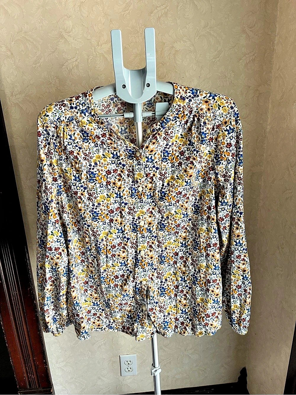 St. John's Bay Floral Blouse in White & Blue 2XL Like New